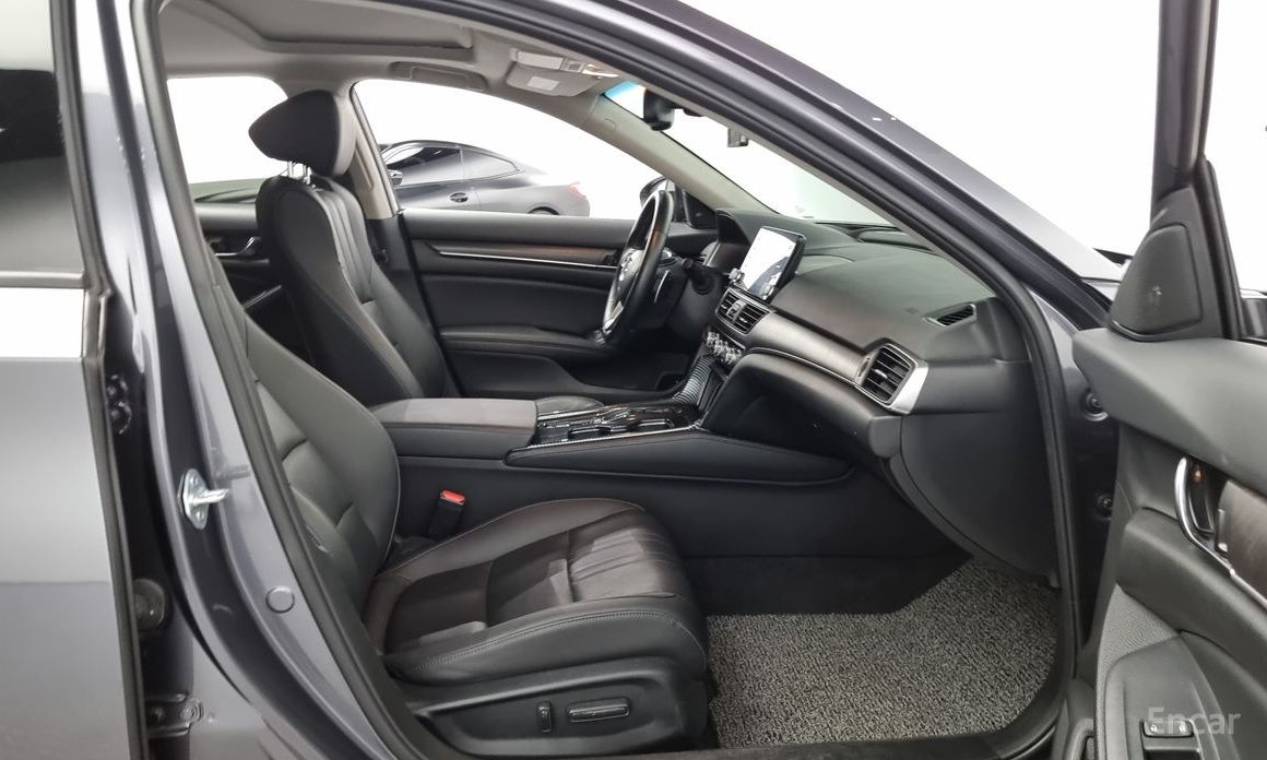 Honda Accord 10th Generation 2.0 Hybrid Touring №12
