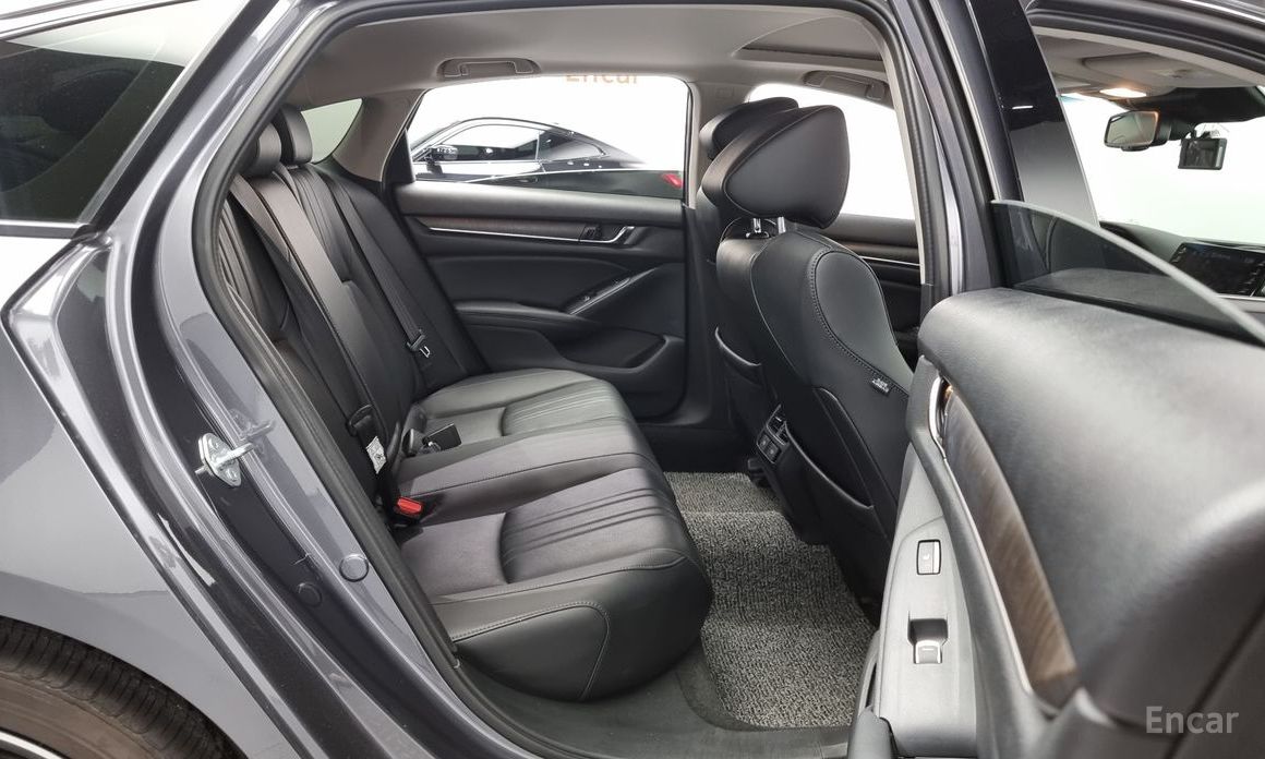 Honda Accord 10th Generation 2.0 Hybrid Touring №13