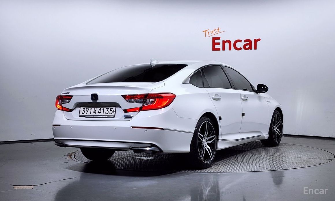 Honda Accord 10th Generation 2.0 Hybrid Touring №3