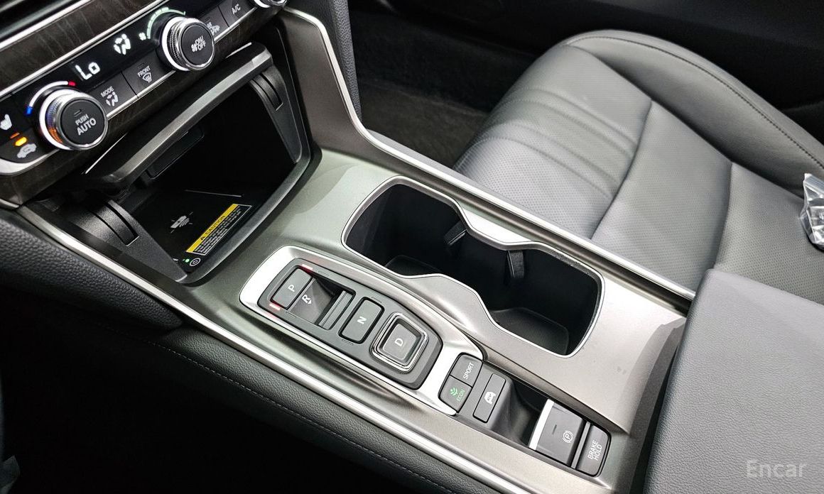 Honda Accord 10th Generation 2.0 Hybrid Touring №10