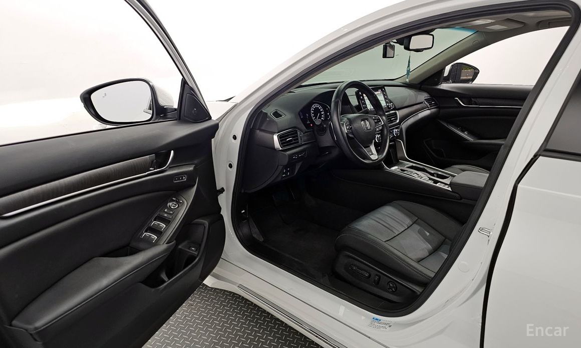 Honda Accord 10th Generation 2.0 Hybrid Touring №11