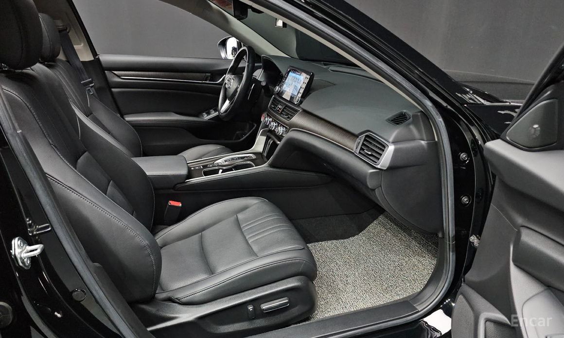 Honda Accord 10th Generation 2.0 Hybrid Touring №11