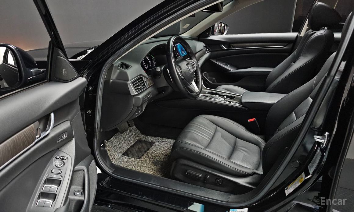 Honda Accord 10th Generation 2.0 Hybrid Touring №12