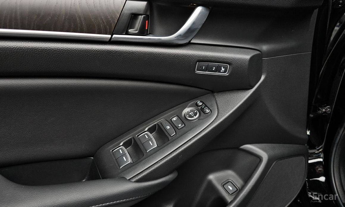 Honda Accord 10th Generation 2.0 Hybrid Touring №18