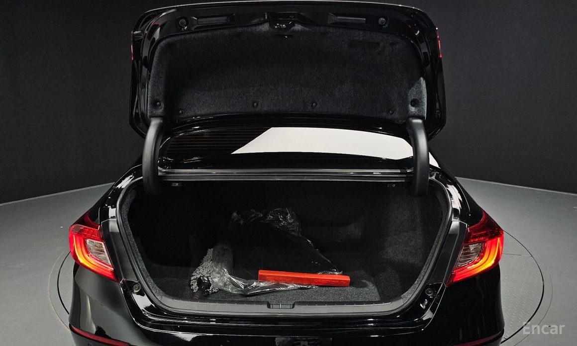 Honda Accord 10th Generation 2.0 Hybrid Touring №21