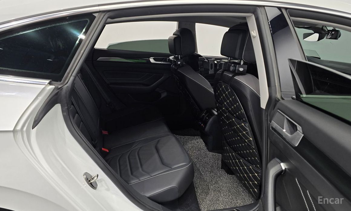 Atheon 2.0 TDI Prestige 13