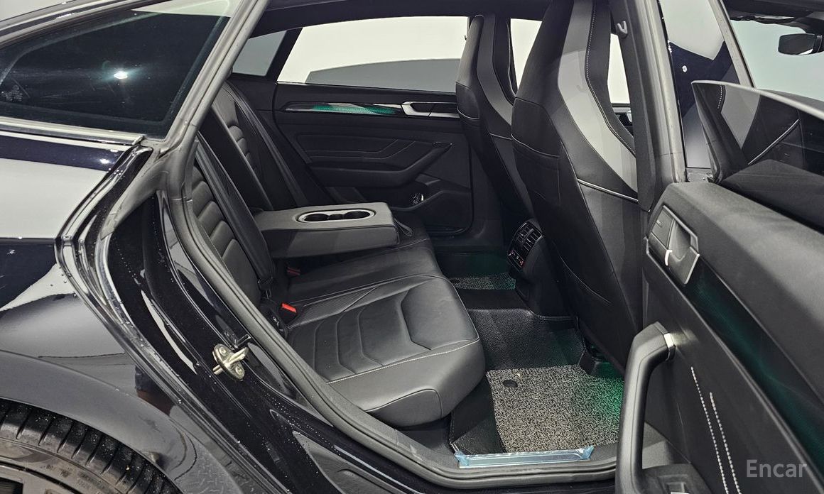 Atheon 2.0 TDI R-LINE 4 Motion 13
