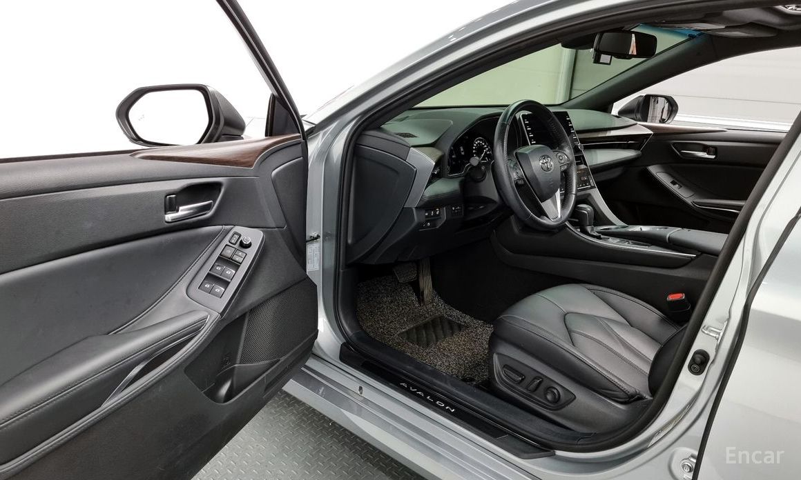 Avalon 5th Generation 2.5 Hybrid 11