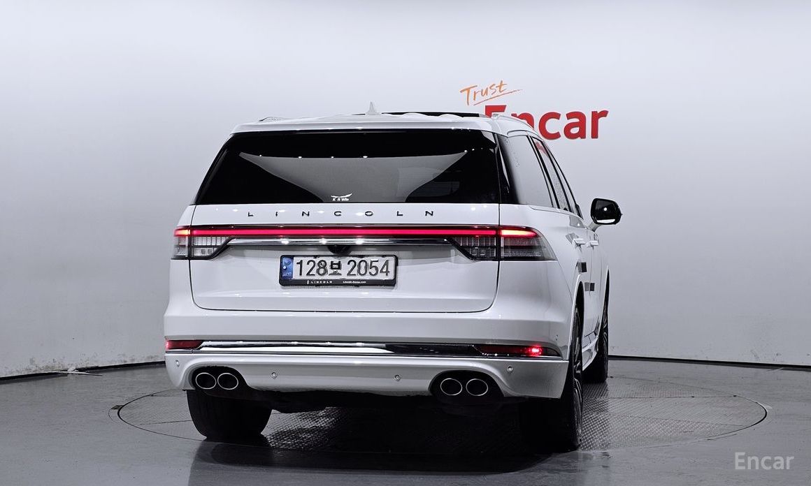 Aviator 2nd Generation 3.0 Black Label AWD 5