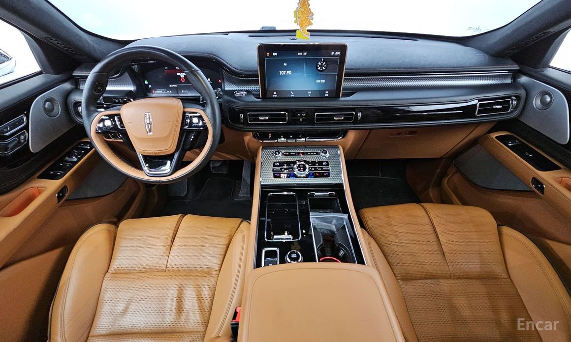 Aviator 2nd Generation 3.0 Black Label AWD 8