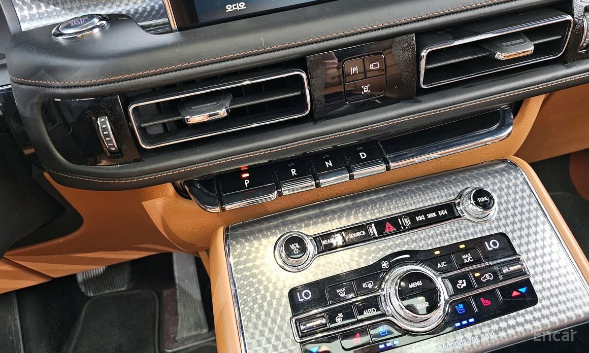 Aviator 2nd Generation 3.0 Black Label AWD 10