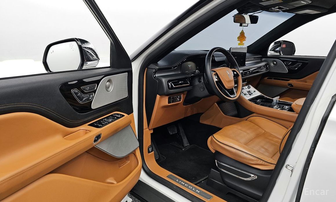 Aviator 2nd Generation 3.0 Black Label AWD 11