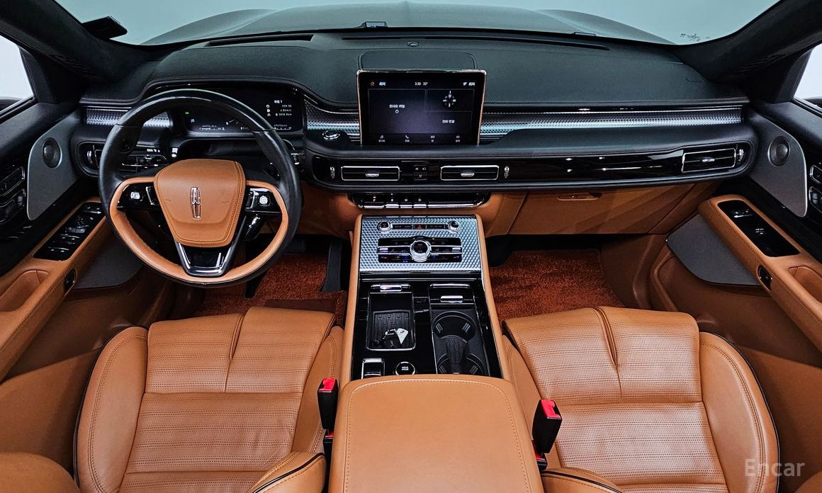 Aviator 2nd Generation 3.0 Black Label AWD 8