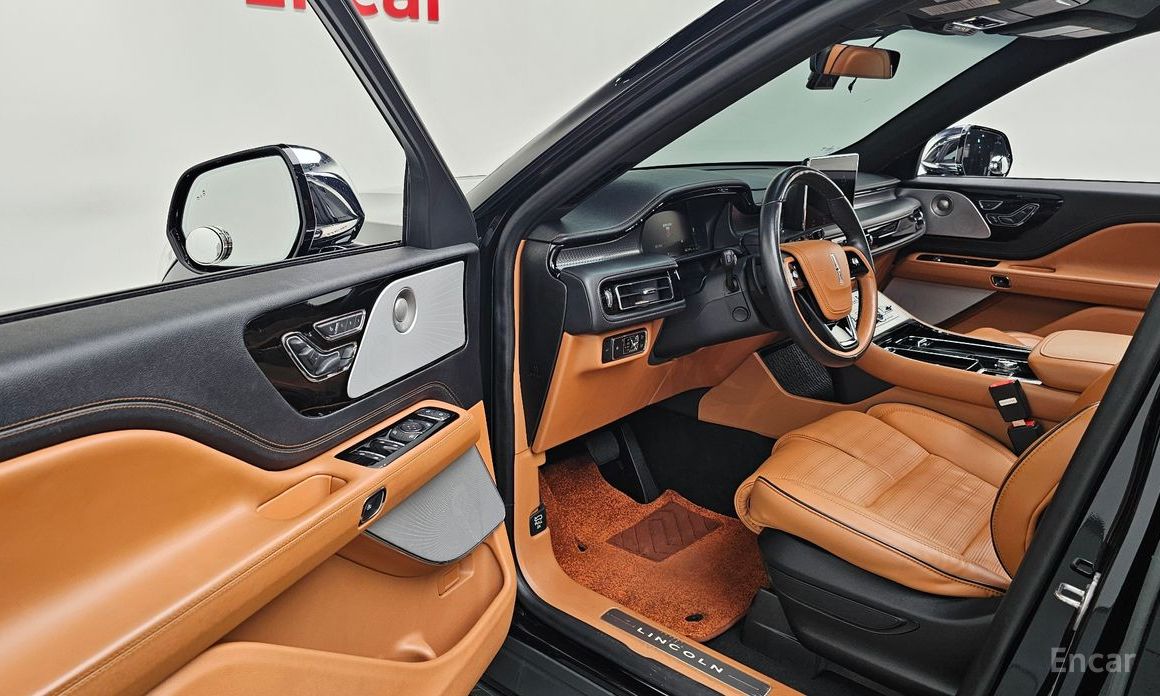 Aviator 2nd Generation 3.0 Black Label AWD 11