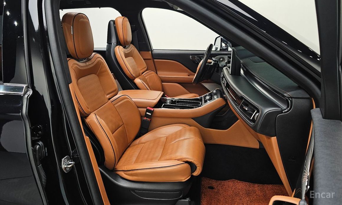 Aviator 2nd Generation 3.0 Black Label AWD 12