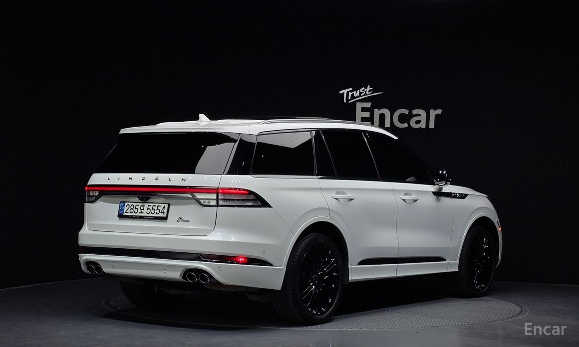 Aviator 2nd Generation 3.0 Black Label AWD 3