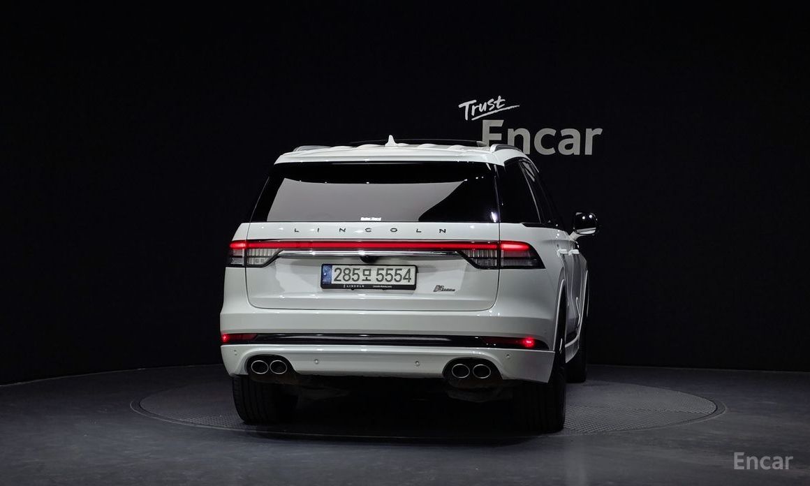 Aviator 2nd Generation 3.0 Black Label AWD 5
