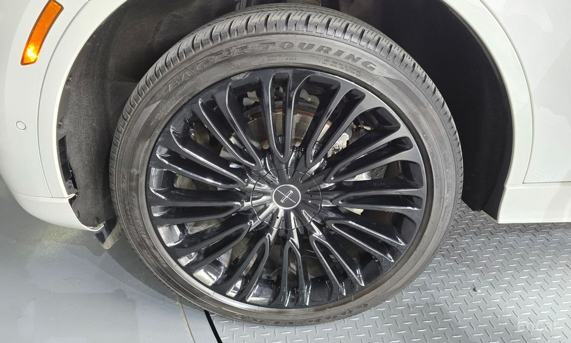 Aviator 2nd Generation 3.0 Black Label AWD 6