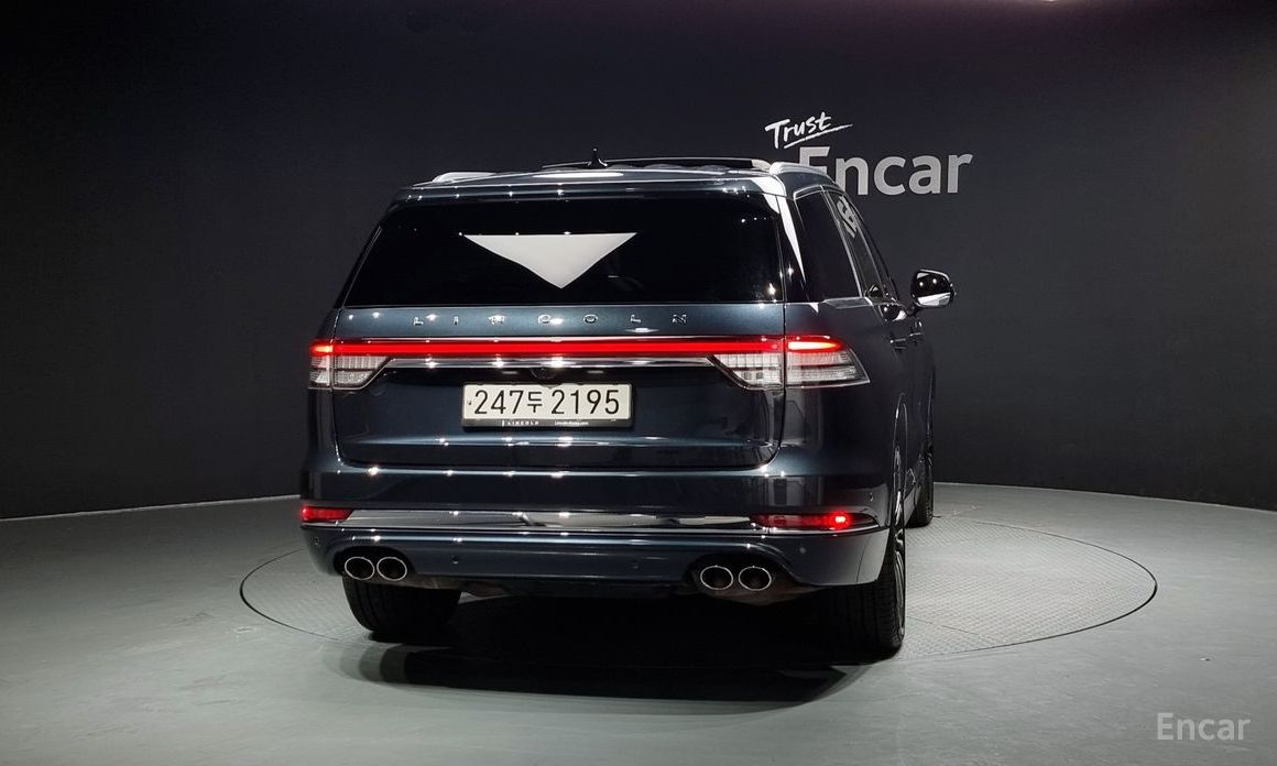 Aviator 2nd Generation 3.0 Black Label AWD 5