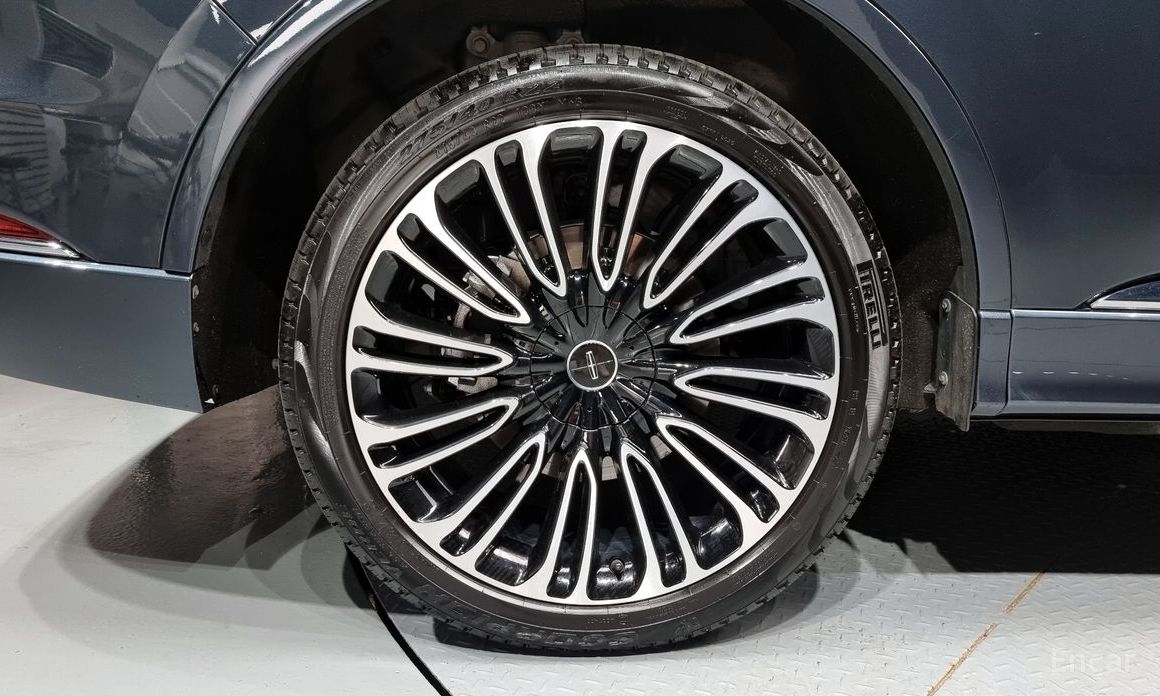 Aviator 2nd Generation 3.0 Black Label AWD 6