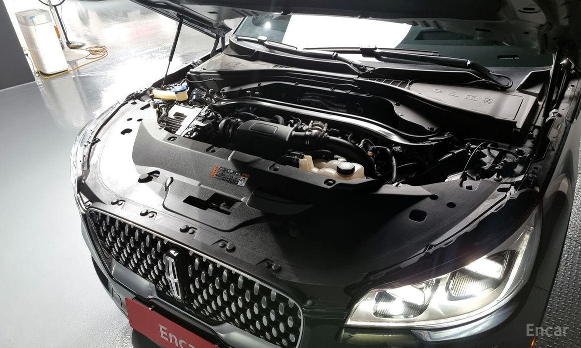 Aviator 2nd Generation 3.0 Black Label AWD 7