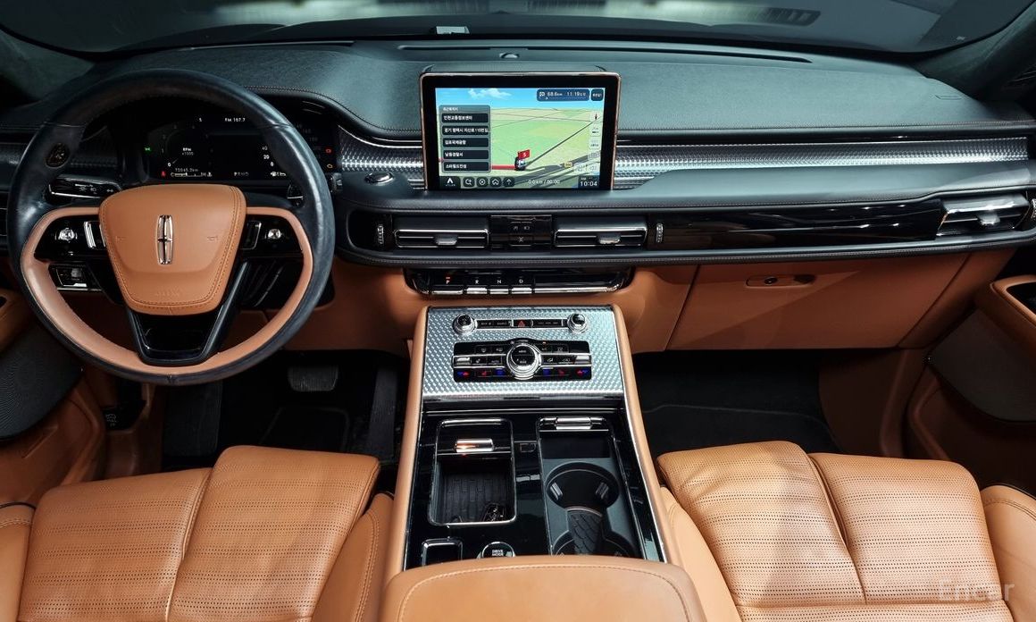 Aviator 2nd Generation 3.0 Black Label AWD 8
