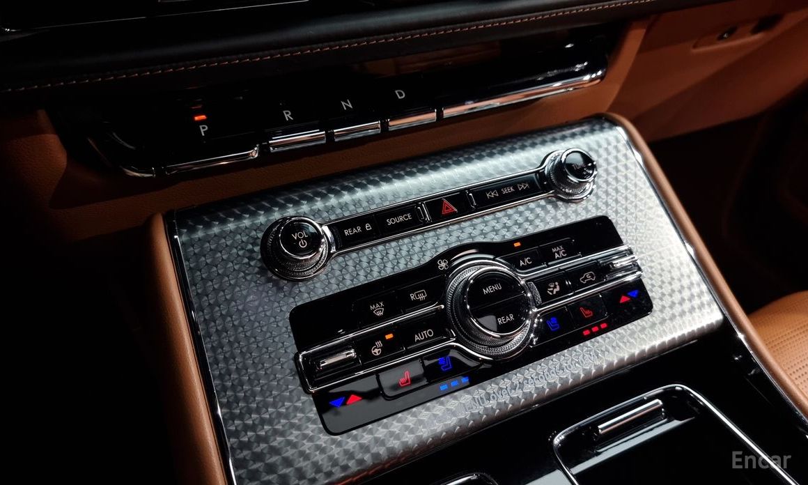 Aviator 2nd Generation 3.0 Black Label AWD 10