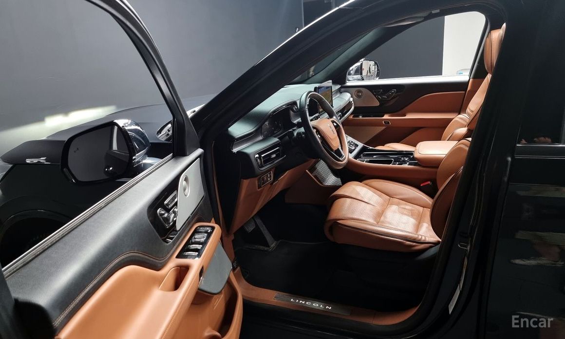 Aviator 2nd Generation 3.0 Black Label AWD 12