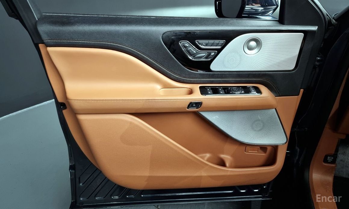 Aviator 2nd Generation 3.0 Black Label AWD 19