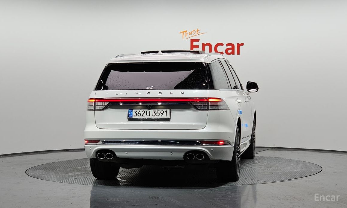 Aviator 2nd Generation 3.0 Black Label AWD 5