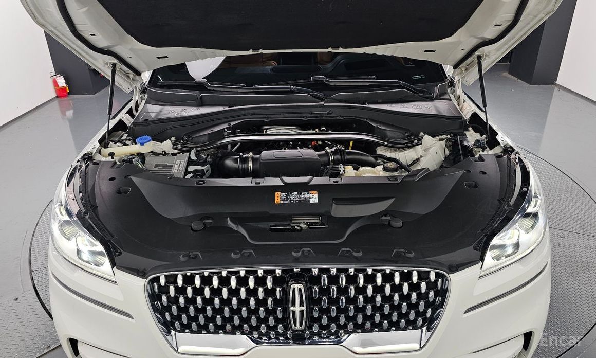 Aviator 2nd Generation 3.0 Black Label AWD 7