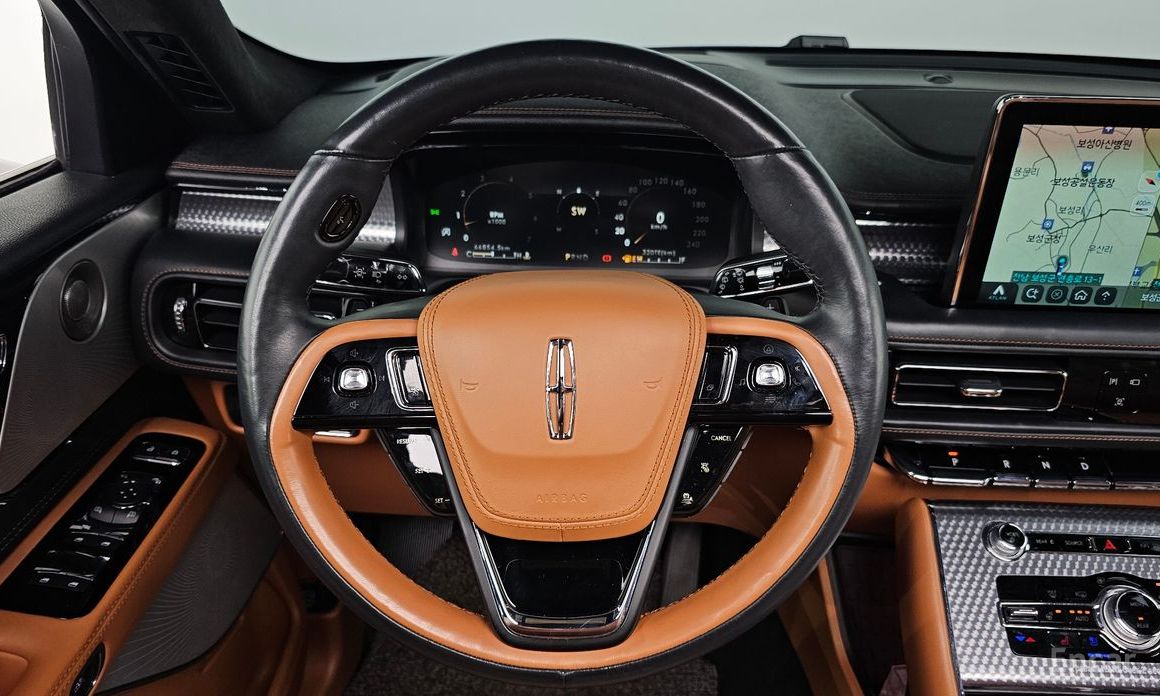 Aviator 2nd Generation 3.0 Black Label AWD 8
