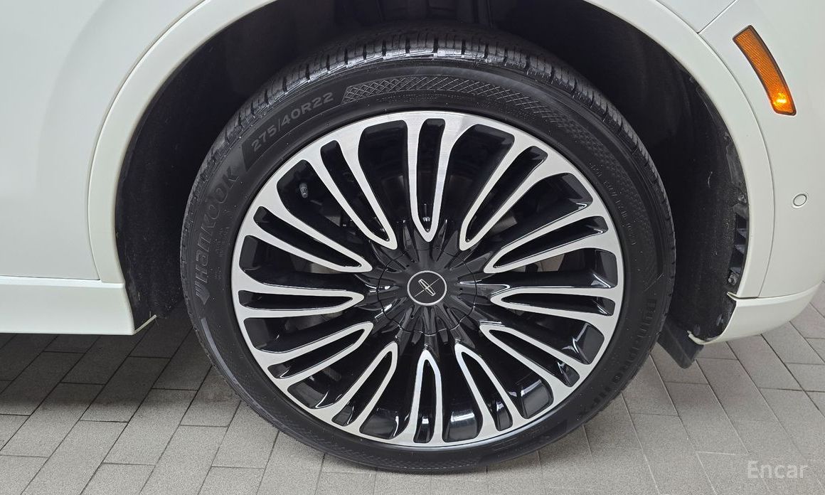 Aviator 2nd Generation 3.0 Black Label AWD 6
