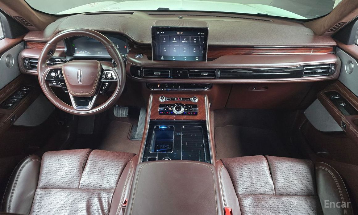 Aviator 2nd Generation 3.0 Black Label AWD 8