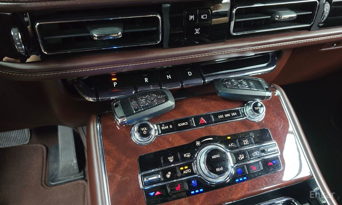 Aviator 2nd Generation 3.0 Black Label AWD 10