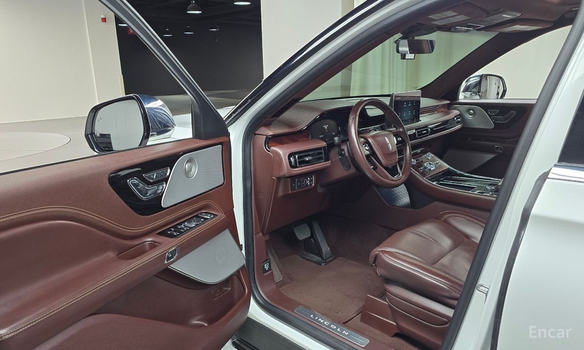 Aviator 2nd Generation 3.0 Black Label AWD 11