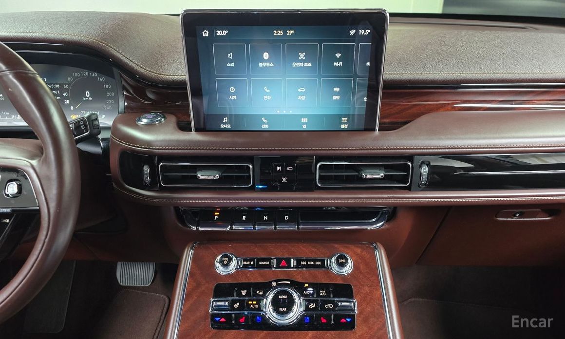 Aviator 2nd Generation 3.0 Black Label AWD 15