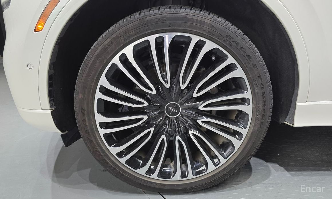Aviator 2nd Generation 3.0 Black Label AWD 6