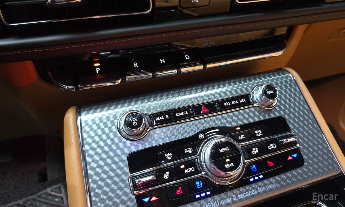 Aviator 2nd Generation 3.0 Black Label AWD 10