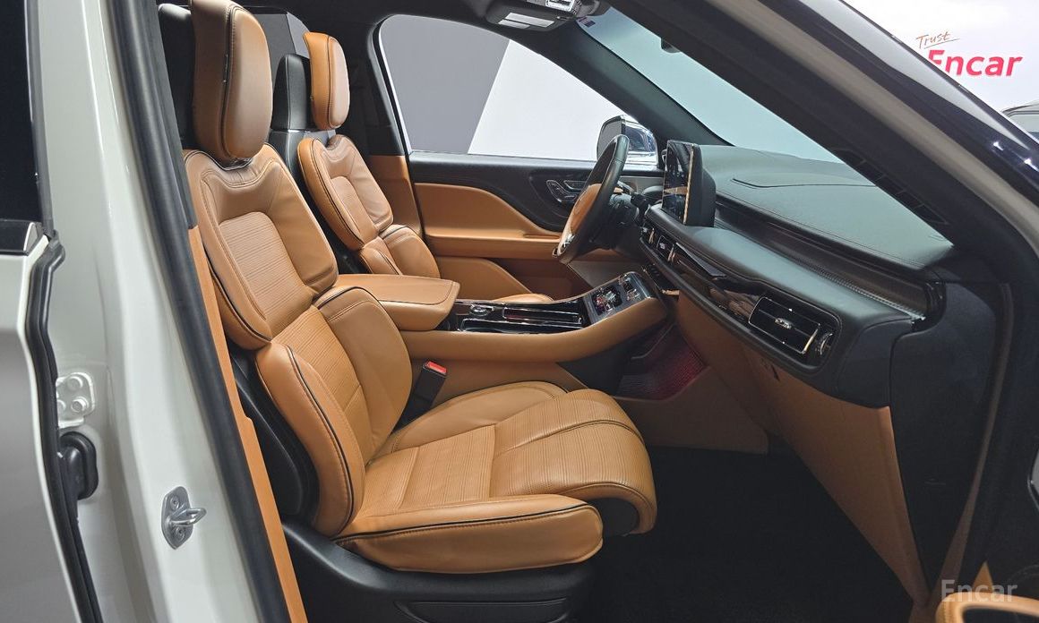 Aviator 2nd Generation 3.0 Black Label AWD 11
