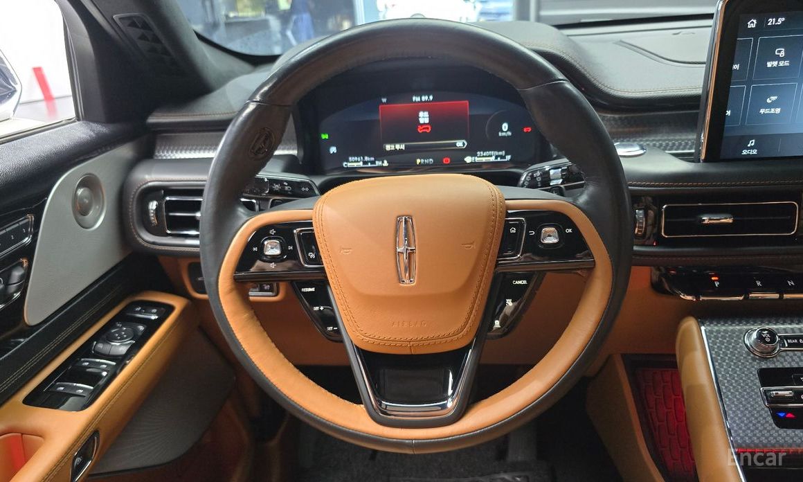 Aviator 2nd Generation 3.0 Black Label AWD 14