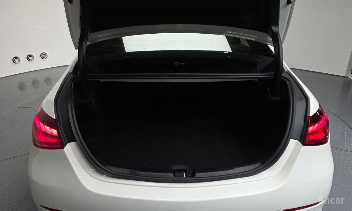C-Class W206C300 AMG Line 21