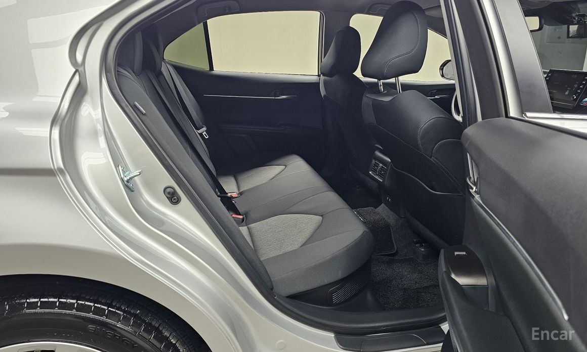 Camry (XV70)2.5 LE Hybrid 13