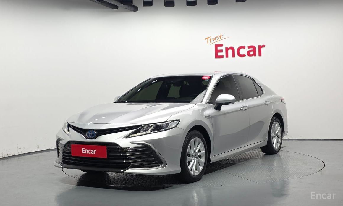 Camry (XV70)2.5 LE Hybrid 2
