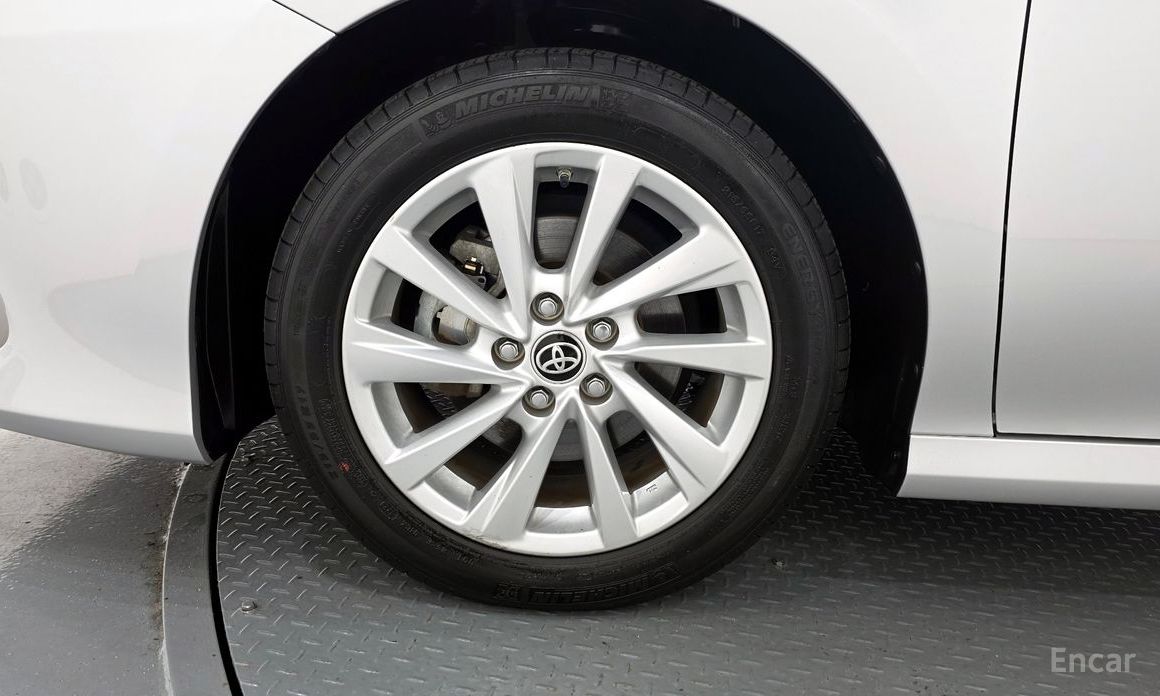 Camry (XV70)2.5 LE Hybrid 6