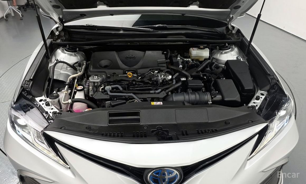 Camry (XV70)2.5 LE Hybrid 7