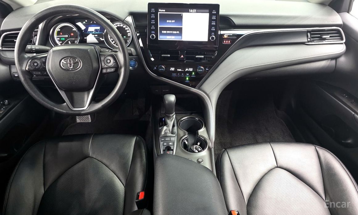 Camry (XV70)2.5 LE Hybrid 8