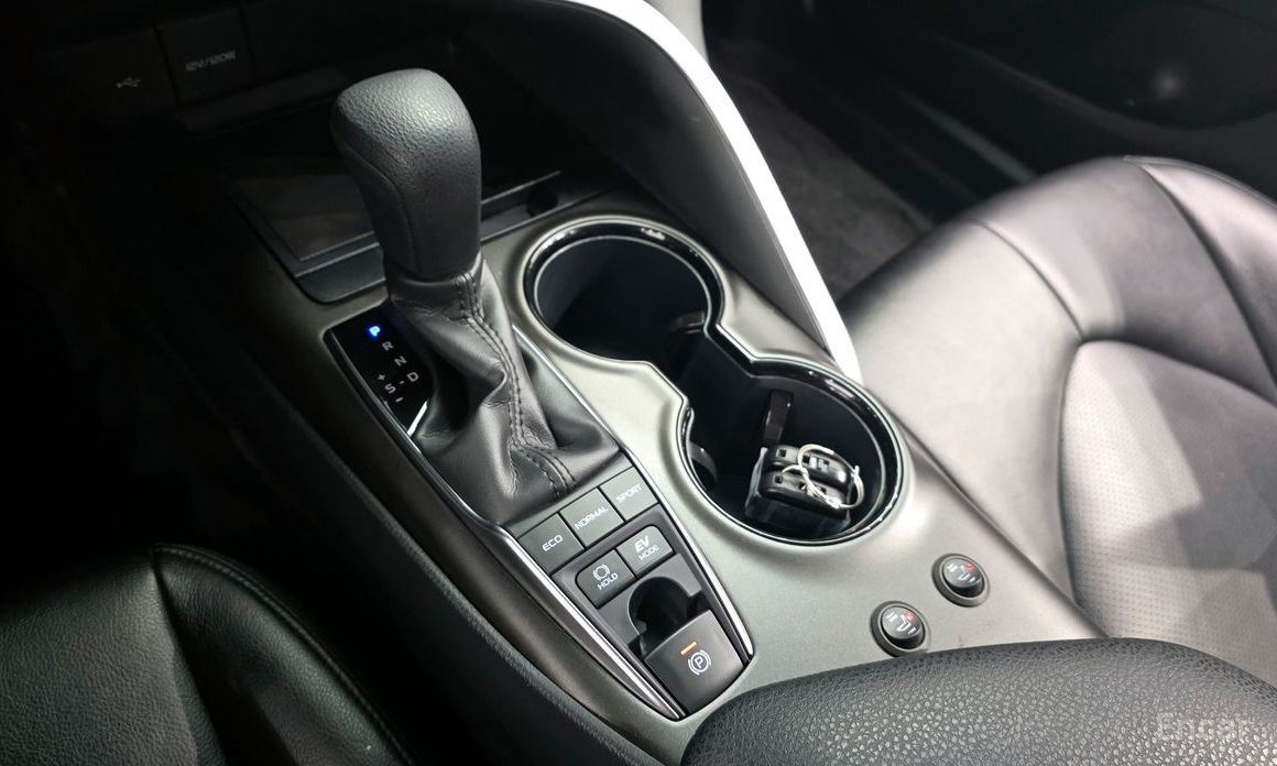 Camry (XV70)2.5 LE Hybrid 10