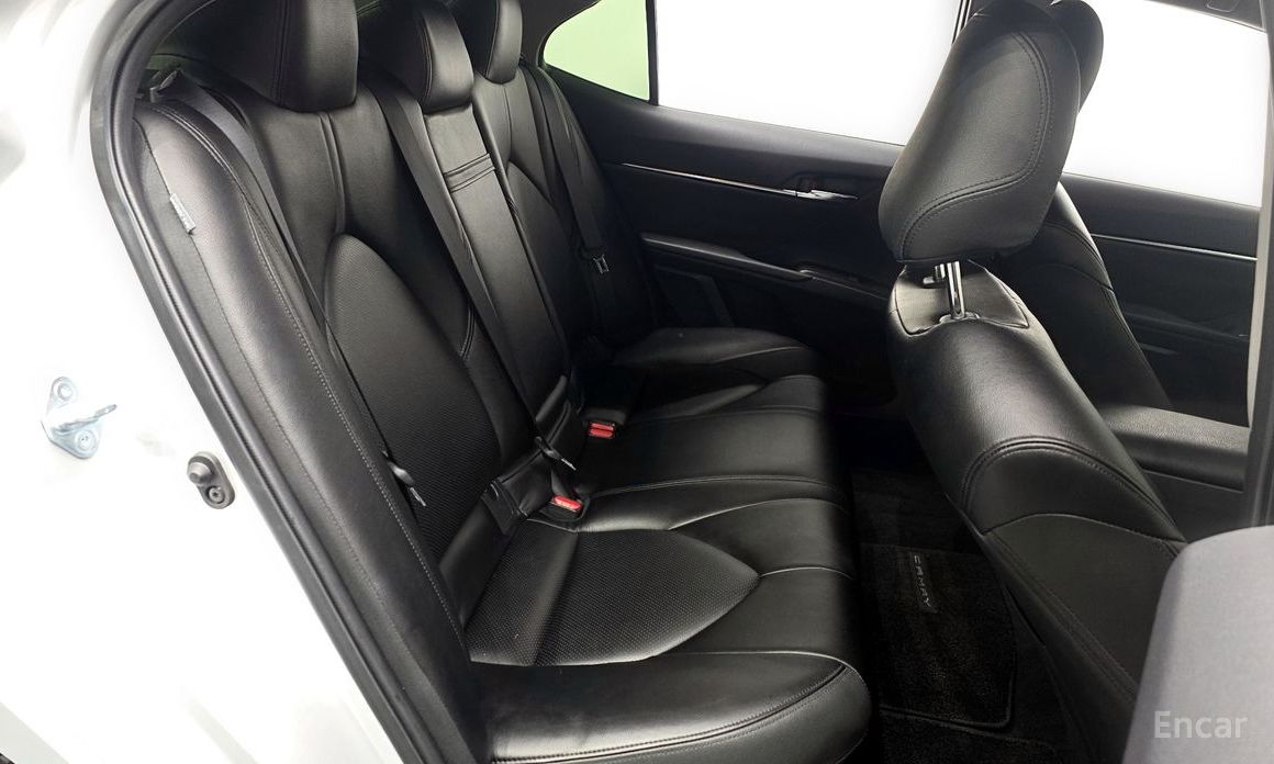 Camry (XV70)2.5 LE Hybrid 13