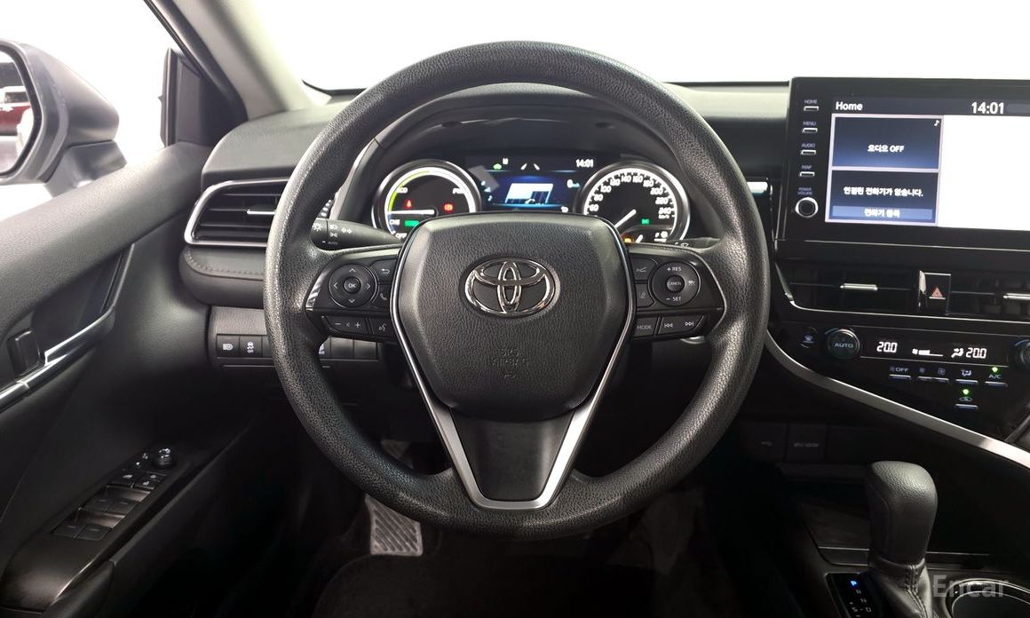 Camry (XV70)2.5 LE Hybrid 14